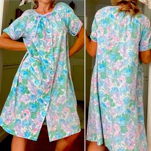 VTG Leisure Life Floral Snap Front House Coat Robe Dress
